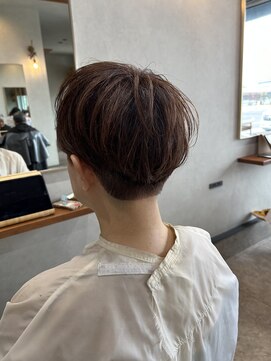 ナチュラル刈り上げショート