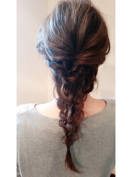 ヘアラウンジ ビジュー(hair Lounge Bijou) 三つ編みアレンジ