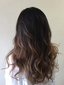 ラックスビー オオサカ  梅田茶屋町店(LUXBE OSAKA) ノームコア　ロングウェーブグラデbyAKI 【LUXBE梅田茶屋町店】