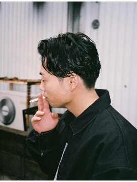 ウェルネス(Wellness) パーマナチュラルセンターパートオールバックスタイル