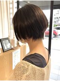小顔に見せる丸みショートヘア_TREAT浦安
