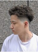 スーツ短髪スキンフェードハイライトリバースパーマ