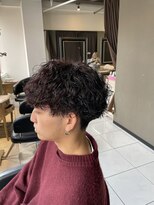 アイズ 海老名(AIZU)&nbsp;波巻きツイストスパイラルパーマ　ワインレッド　メンズカラー