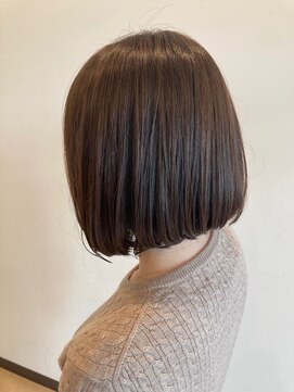 スタジオ アルファプラス 日暮里店(studio α+) ステップボーンカットカットボブショートハイライト白髪ぼかし