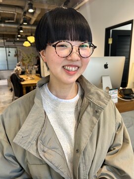 ダンボ(DUMBO) マッシュショート 艶カラー 暗髪