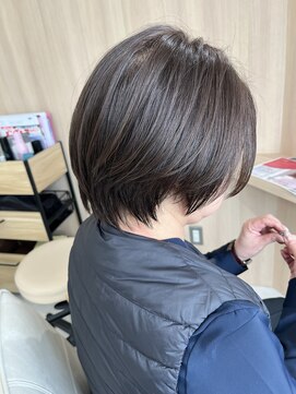 メロウ(mellow) 白髪ぼかし×ショートボブ