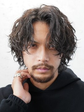 大分メンズウルフセンターパート波巻きスパイラルパーマレイヤー