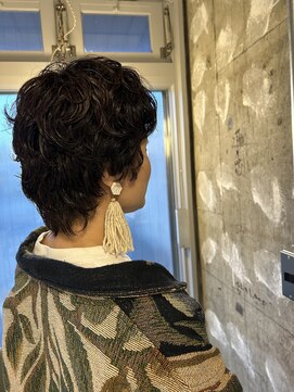 パーマなショートウルフスタイル