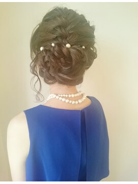 ヘア メイク リン(hair make rin) サイドにルーズフラワー(^o^)