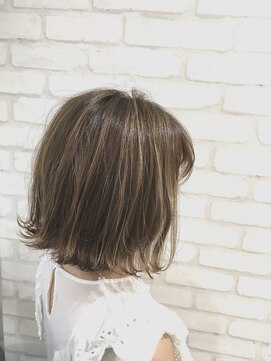 アヴェク トワ(avec toi) ハイライト×モスベージュ