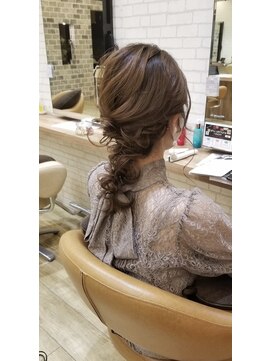 ヴィサージュ ユニール(VISAGE unir) 【VISAGE unir】　フェミニン×編み込みポニー