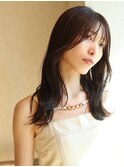 艶やかに流れるレイヤーで印象を変えるスタイル