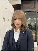 ベージュカラー10代20代ハイトーンミディアムブリーチ