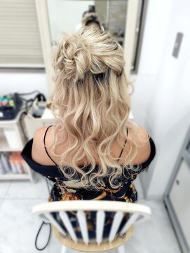 リサ 恵比寿(risa.) もこもこハーフアップ