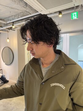 ルーム(Loom.) センターパート ニュアンスパーマ スパイラルパーマ メンズヘア