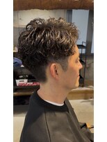 ニーイチイチ(211)&nbsp;メンズパーマ/サーフカール/刈り上げ