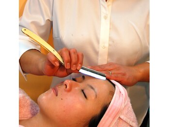 ヘアサロンチノの写真/【男女共に歓迎!】眉のグルーミングカットと県内から広くご来店されるブライダルシェービングが当店自慢!