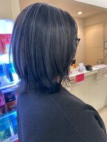 エヌアンドエーコンティ(N&A CONTi)&nbsp;さりげないブルー系ハイライトカラー レイヤーボブ