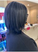 さりげないブルー系ハイライトカラー レイヤーボブ