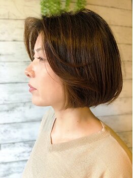 キッカ(CHICCA)の写真/【白髪ぼかしも◎】白髪染めは"隠す=暗色"だけじゃない!!高発色の艶感溢れる綺麗な仕上がりが人気の秘密*