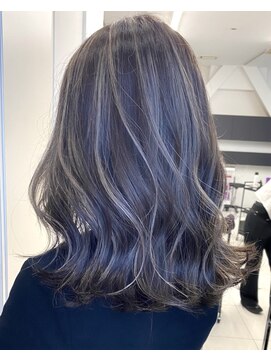 アライブ キチジョウジ(ALIVE Kichijoji) エアータッチバレイヤージュ白髪ぼかし／ケアブリーチハイライト