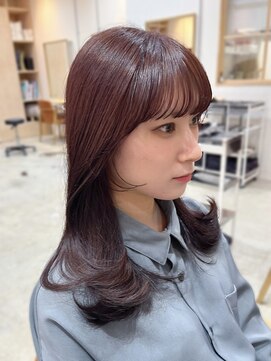 アンガーデン(Une GARDEN) 結んでも可愛い顔周りレイヤー  ふんわりカール ピンクベージュ