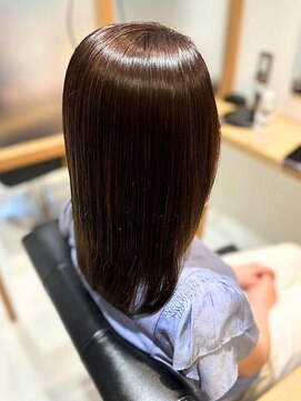 キオナ(Kiona) 【ビフォーアフター】艶髪ストレート/髪質改善