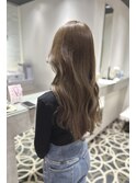 白い振袖に似合う柔らかミルクティーベージュ