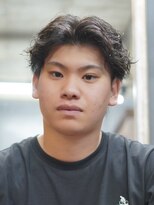 ノーエン(noen)&nbsp;センターパートスパイラルパーマツーブロック刈り上げメンズヘア