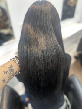 ラビス(Lovis) 黒髪カタログ/ボブルフ/ネビージュ/小顔に見せるヘア/ワンレン