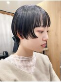 黒髪ショート顔周りレイヤーカットボブ