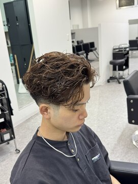 ブライト(BRIGHT) スパイラルパーマセンターパート