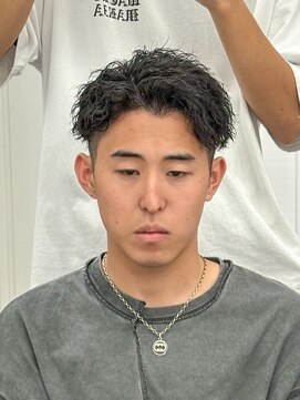 ルースト 心斎橋店(ROOST) 刈り上げセンターパート/波巻きツイストスパイラル/大阪