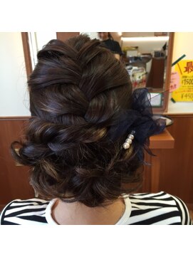 ルーシーヘアー(Luci Hair) 編み込みダウンスタイル