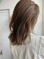 ヘアーエポック(hair epoque) シークレットハイライト ウルフボブ 耳かけフォギーベージュ