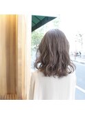 柔らかベージュ