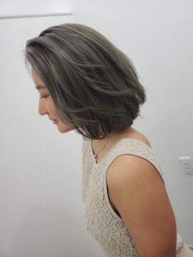 トイロ(toiro) ミディアムボブ