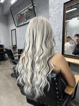 ワン(ONE) ホワイト