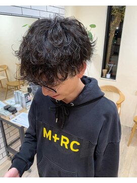 シフト(SHEEFT) 束感毛流れスパイラルマッシュパーマ×黒髪無造作スタイル小顔