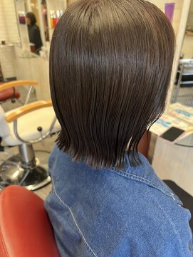 ロマンヤカタ ファース(ROMAN YAKATA fars) ツヤ感切りっぱなしボブ@田島(2024/8)