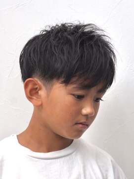 アストロ(ASTRO) 束感ショート×ナチュラル刈り上げキッズカット小学生男の子