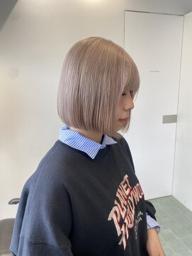 サンク 原宿 表参道(cinq) くびれボブミルクティーベージュブリーチカラーワイドバング