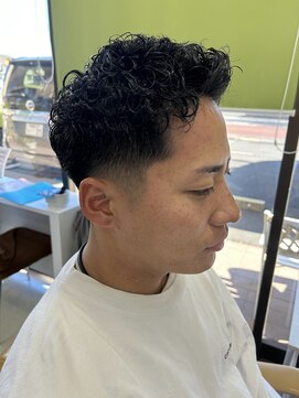 ヘアサロンナンバーワンクラブ上和田本店 カーリーパーマ×テーパーフェード