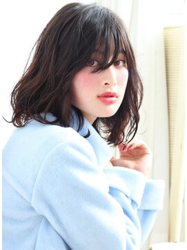 ワースホワイル(WORTH WHILE) 大人ガーリーダークアッシュミディアムレイヤーカットブリーチ