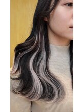 《インナーエクステ１》普段明るいカラーができない人にもおすすめ！自然に馴染ませるのが得意です♪