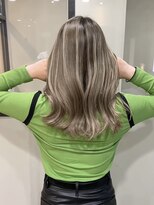 ヘイリー(Hailey) 白髪ぼかしハイライト
