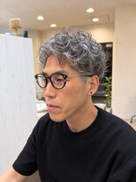バンビラボ(Bambi Labo)&nbsp;白髪を活かす、大人のカーリーパーマ