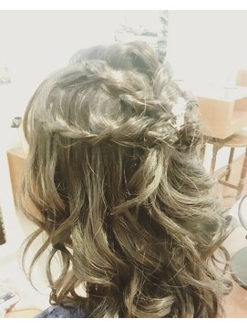 美容室 カーム(CALM) 編み込みハーフアップ