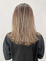 アルバム 新宿(ALBUM SHINJUKU)&nbsp;ハイトーンアッシュベージュ_毛先パーマことりベージュ_ba262362