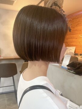 ビスクヘアデザイン(bisq hair design) ボブ ミルクティーベージュ 艶髪 髪質改善カラー ショート